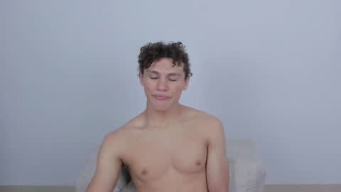 Snapshot of laureent__ chatting on March 3, 4:25 am Laureent online show from March 3, 4:25 am