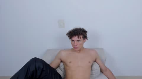 Snapshot of laureent__ chatting on March 3, 7:32 am Laureent online show from March 3, 7:32 am