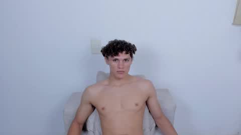 Snapshot of laureent__ chatting on March 4, 5:53 am Laureent online show from March 4, 5:53 am