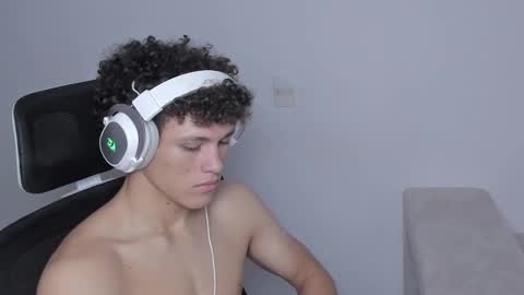 Snapshot of laureent__ chatting on September 18, 6:54 pm Laureent online show from September 18, 6:54 pm