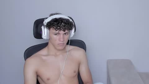 Snapshot of laureent__ chatting on September 23, 7:17 pm Laureent online show from September 23, 7:17 pm