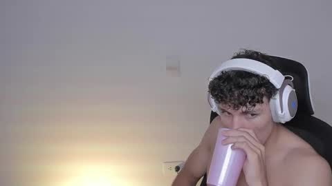 Snapshot of laureent__ chatting on October 7, 6:43 am Laureent online show from October 7, 6:43 am