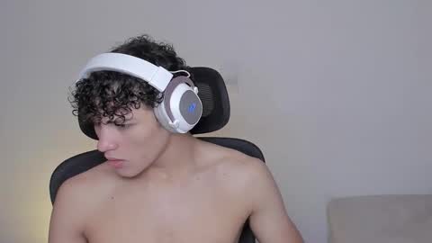 Snapshot of laureent__ chatting on October 16, 8:04 am Laureent online show from October 16, 8:04 am