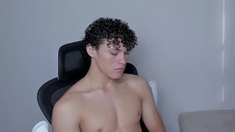 Snapshot of laureent__ chatting on October 25, 6:57 pm Laureent online show from October 25, 6:57 pm