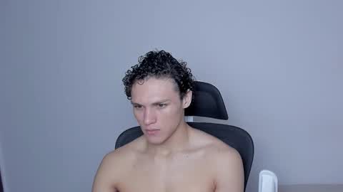 Snapshot of laureent__ chatting on November 17, 1:11 am Laureent online show from November 17, 1:11 am