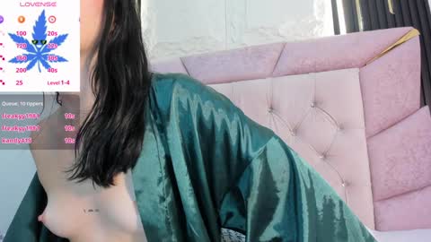 Snapshot of laurem_paulette chatting on January 20, 10:37 pm Laurem online show from January 20, 10:37 pm