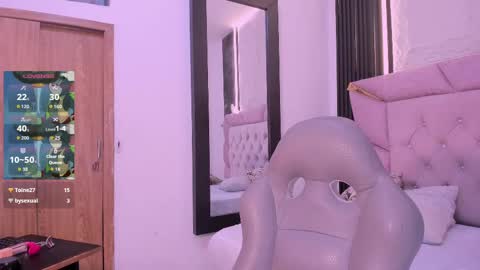 Snapshot of laurem_paulette chatting on September 16, 7:26 pm Laurem online show from September 16, 7:26 pm