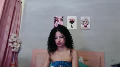 Snapshot of lauren_bacall1 chatting on November 17, 12:11 pm Sara online show from November 17, 12:11 pm