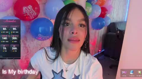 Snapshot of lauren_camila1 chatting on February 13, 3:50 am Lau online show from February 13, 3:50 am