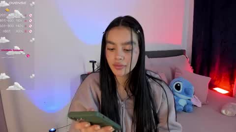 Snapshot of lauren_camila1 chatting on November 18, 4:17 am Lau online show from November 18, 4:17 am