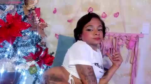 Snapshot of lauren_hills7069 chatting on December 11, 4:39 am Lauren online show from December 11, 4:39 am