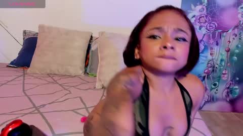 Snapshot of lauren_hills7069 chatting on March 7, 3:40 am Lauren online show from March 7, 3:40 am