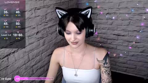 Snapshot of lauren_raquel chatting on December 7, 9:00 pm Eva online show from December 7, 9:00 pm