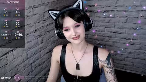 Snapshot of lauren_raquel chatting on December 11, 5:26 pm Eva online show from December 11, 5:26 pm