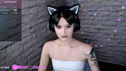 Snapshot of lauren_raquel chatting on December 17, 6:20 pm Eva online show from December 17, 6:20 pm