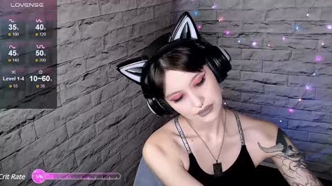 Snapshot of lauren_raquel chatting on January 6, 3:08 pm Eva online show from January 6, 3:08 pm