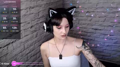 Snapshot of lauren_raquel chatting on January 7, 1:46 pm Eva online show from January 7, 1:46 pm