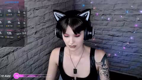 Snapshot of lauren_raquel chatting on February 7, 6:45 pm Eva online show from February 7, 6:45 pm