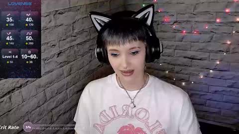 Snapshot of lauren_raquel chatting on October 2, 5:53 pm Eva online show from October 2, 5:53 pm