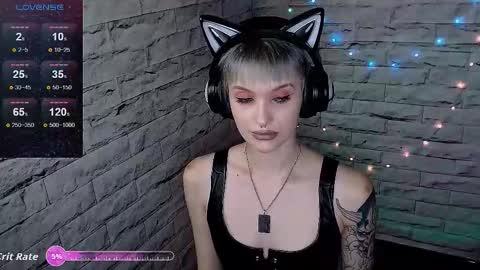 Snapshot of lauren_raquel chatting on October 16, 6:09 pm Eva online show from October 16, 6:09 pm