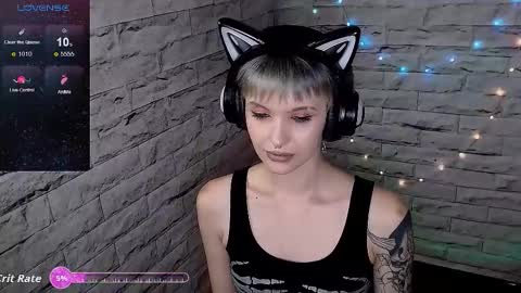 Snapshot of lauren_raquel chatting on October 17, 6:54 pm Eva online show from October 17, 6:54 pm