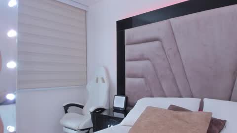 Snapshot of laurenclark1 chatting on March 4, 3:45 am laurenclark1 online show from March 4, 3:45 am