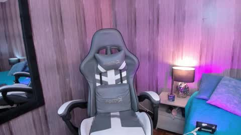 Snapshot of laurenhazel_ chatting on December 17, 8:48 pm LaurenHazel online show from December 17, 8:48 pm