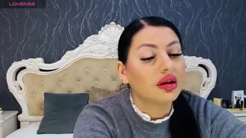 Snapshot of laurenjenssen chatting on February 6, 8:39 am Laura online show from February 6, 8:39 am