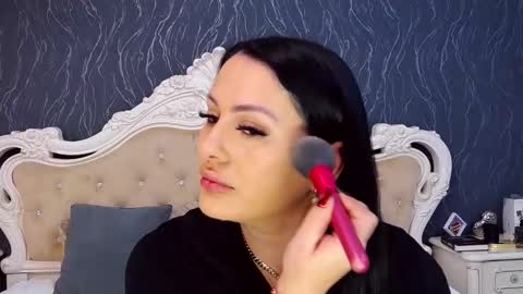 Laura online show from March 5, 3:41 pm