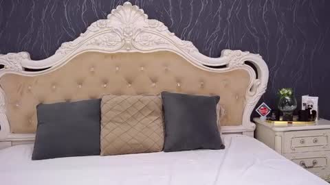 Laura online show from April 16, 1:34 pm