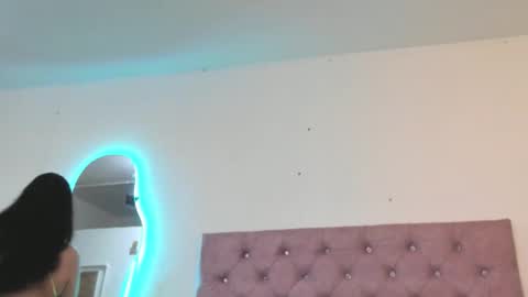 laurenlaine online show from December 19, 7:54 pm