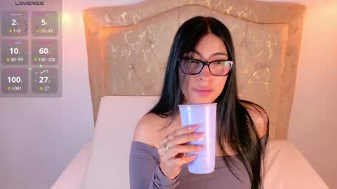 laurenn_smitth online show from May 21, 12:56 pm