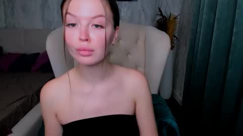 laurennhill online show from October 13, 12:21 am