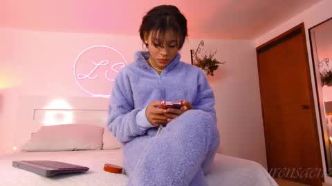 Lauren Saenz online show from January 23, 12:09 pm