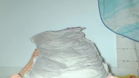 Snapshot of laurensmith122 chatting on February 21, 2:28 am LAUREN SMITH online show from February 21, 2:28 am