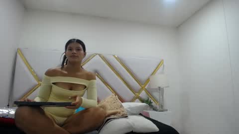 L A U R E N T  M O R R I S online show from April 15, 4:14 pm