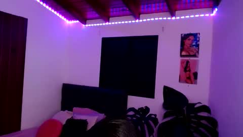 Snapshot of laurenvera_ chatting on December 1, 1:10 am marcela online show from December 1, 1:10 am