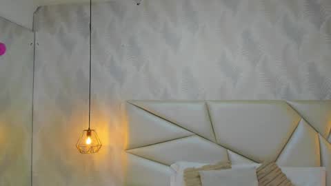 Snapshot of laurettedela_roux chatting on November 19, 11:54 am Laurent online show from November 19, 11:54 am