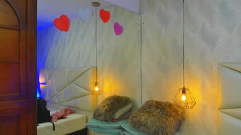 Snapshot of laurettedela_roux chatting on November 30, 10:19 am Laurent online show from November 30, 10:19 am