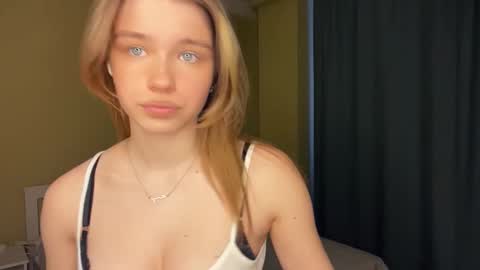 Bella online show from March 13, 2:23 pm