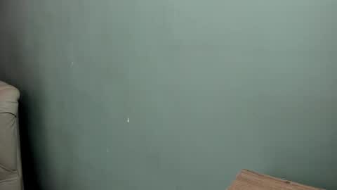 Snapshot of lauroberts chatting on February 28, 6:32 am Lau Roberts online show from February 28, 6:32 am