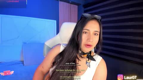 Snapshot of lauroberts chatting on September 24, 3:32 am Lau Roberts online show from September 24, 3:32 am