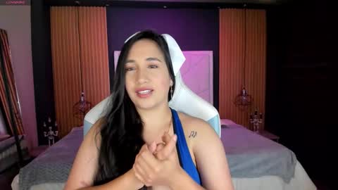 Snapshot of lauroberts chatting on October 8, 3:59 am Lau Roberts online show from October 8, 3:59 am