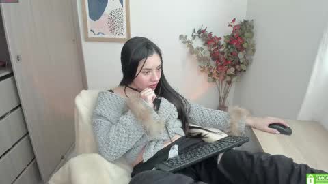 Snapshot of lauryn_chills chatting on October 3, 7:33 pm Lauryn online show from October 3, 7:33 pm