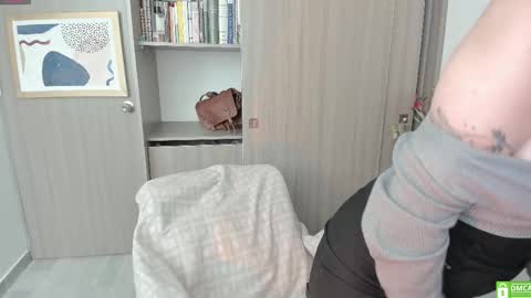 Snapshot of lauryn_chills chatting on November 24, 6:40 pm Lauryn online show from November 24, 6:40 pm