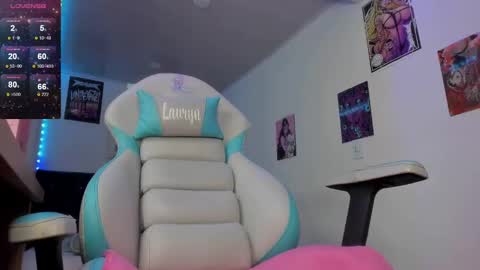 Snapshot of lauryn_muller_ chatting on January 19, 10:39 am Lau online show from January 19, 10:39 am