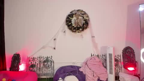  LaurynJeffers  online show from October 4, 5:38 am