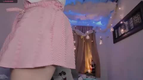 Snapshot of lauu_g chatting on December 18, 7:36 am Lauu G online show from December 18, 7:36 am