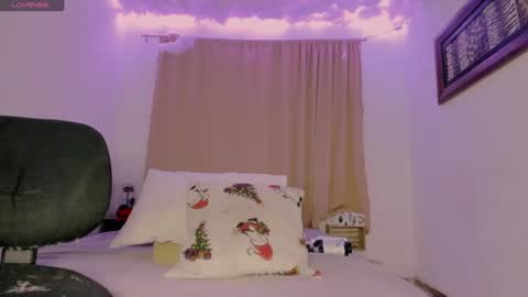 Snapshot of lauu_g chatting on January 9, 3:26 am Lauu G online show from January 9, 3:26 am