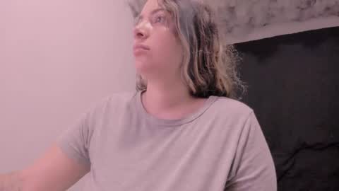 Snapshot of lauu_g chatting on November 4, 10:14 am Lauu G online show from November 4, 10:14 am